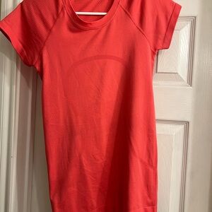 Lululemon Lipgloss pink Short Sleeve Swiftly Tech. Size 4